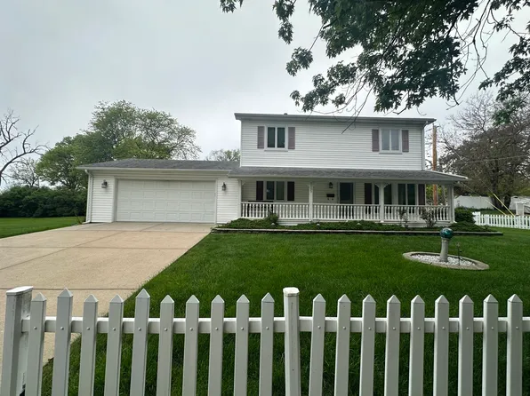 1105 Summit Dr, Lockport, IL 60441