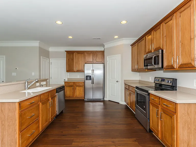 5721 Verrazano Dr — Photo 6
