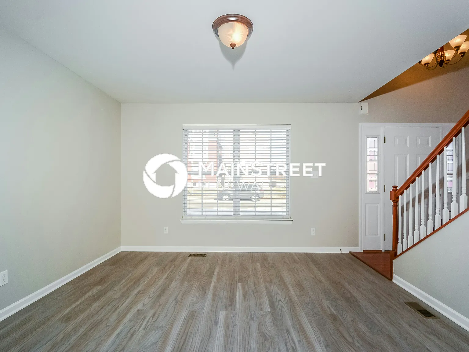 5370 Vernon Ave — Photo 2