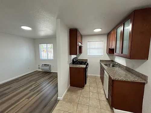 600 Las Palmas Ave #7 Photo 1