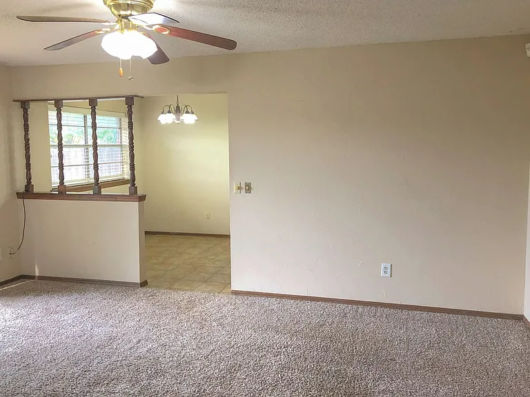 720 Robin Hill Rd — Photo 4