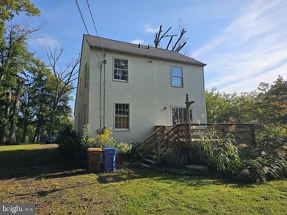 4th image of 1215 River Rd