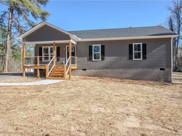 316 Virginia Lee Blvd, Blackstone, VA 23824