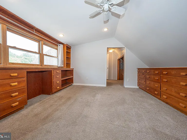 353 S Old Middletown Rd — Photo 28