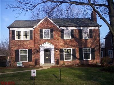 1st image of 812 S Meramec Ave
