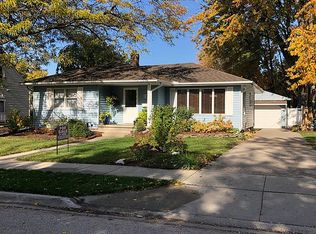 27 W Sharlear Dr, Essexville, MI