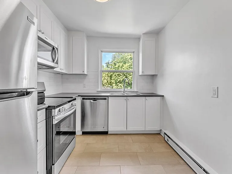 389 Yonge St #401-3 — Photo 8