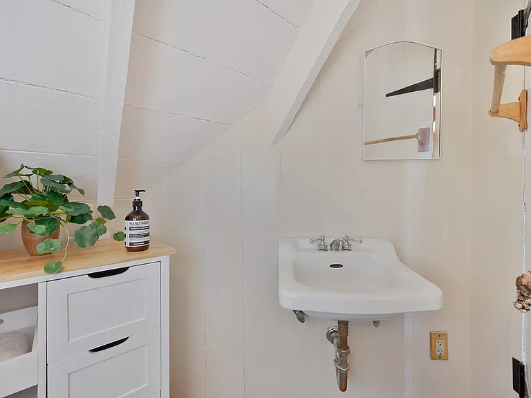 775 Lester Ln — Photo 32