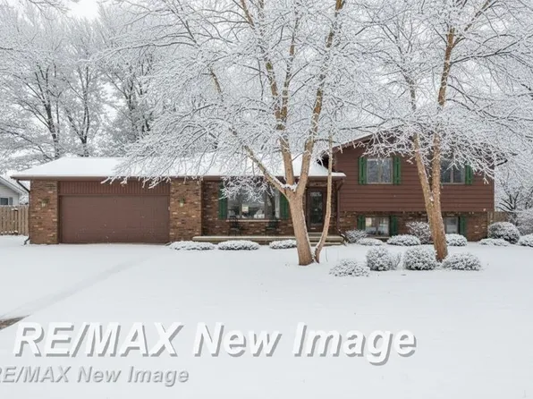 4175 Scarlet Oak Dr, Saginaw, MI 48603