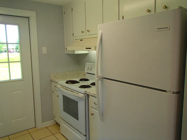 925 Bradford Cir — Photo 6