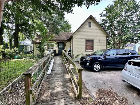 903 College St, Sulphur Springs, TX 75482