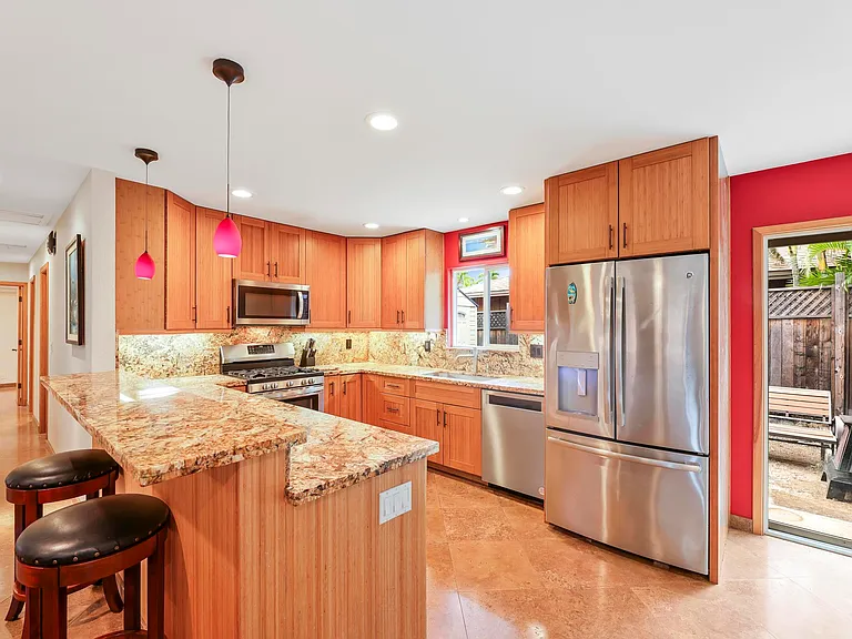 18 Kamakoi Pl — Photo 4