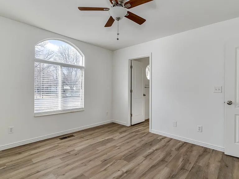 409 S 1125 W — Photo 18