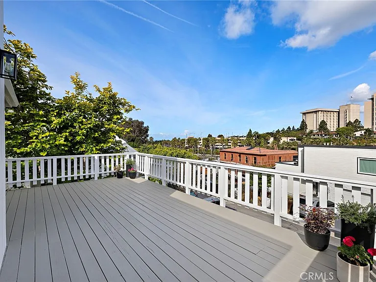 226 La Jolla Dr — Photo 9