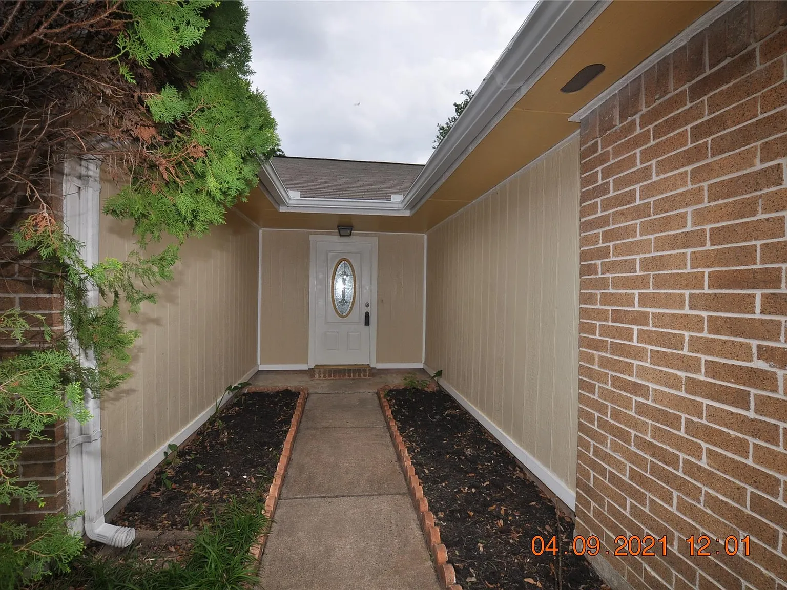 3 bed, 2.0 bath, 1636 sqft, $1,690 — Photo 3