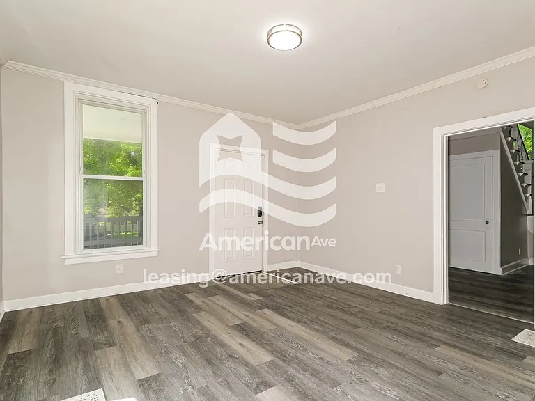 1531479_004_living_room_4.jpg