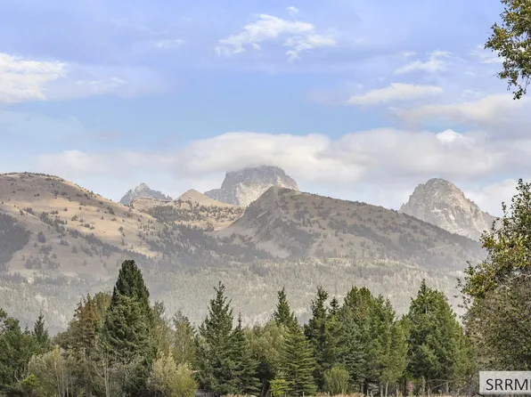 810 Rock Garden Rd, Tetonia, ID 83452