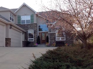 904 Greenridge Ln, Castle Pines, CO 80108