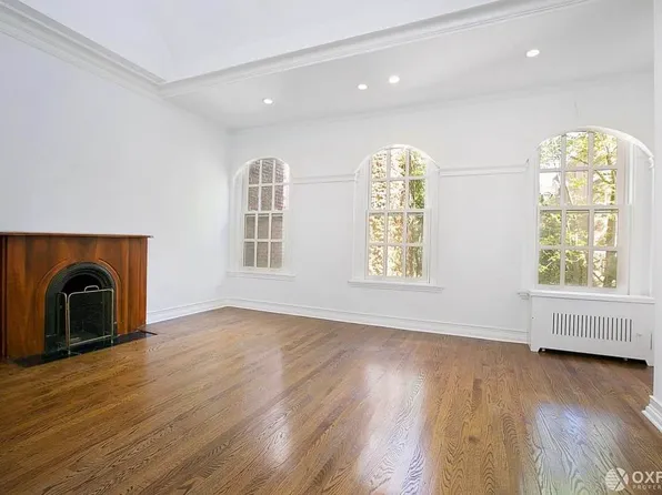 325 East 50th Street image 11 of 13