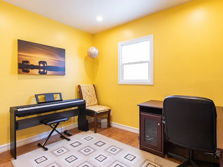 336 W Lexington Dr — Photo 17