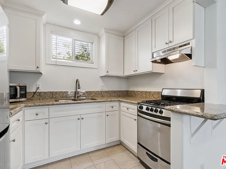 956 S Longwood Ave — Photo 39
