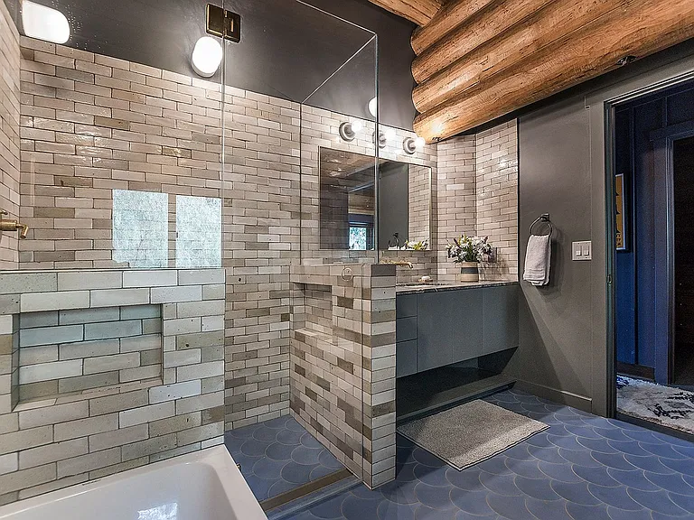 263 E Villanova Rd — Photo 28