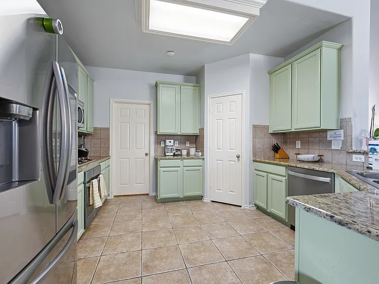 704 San Antonio Trl — Photo 10