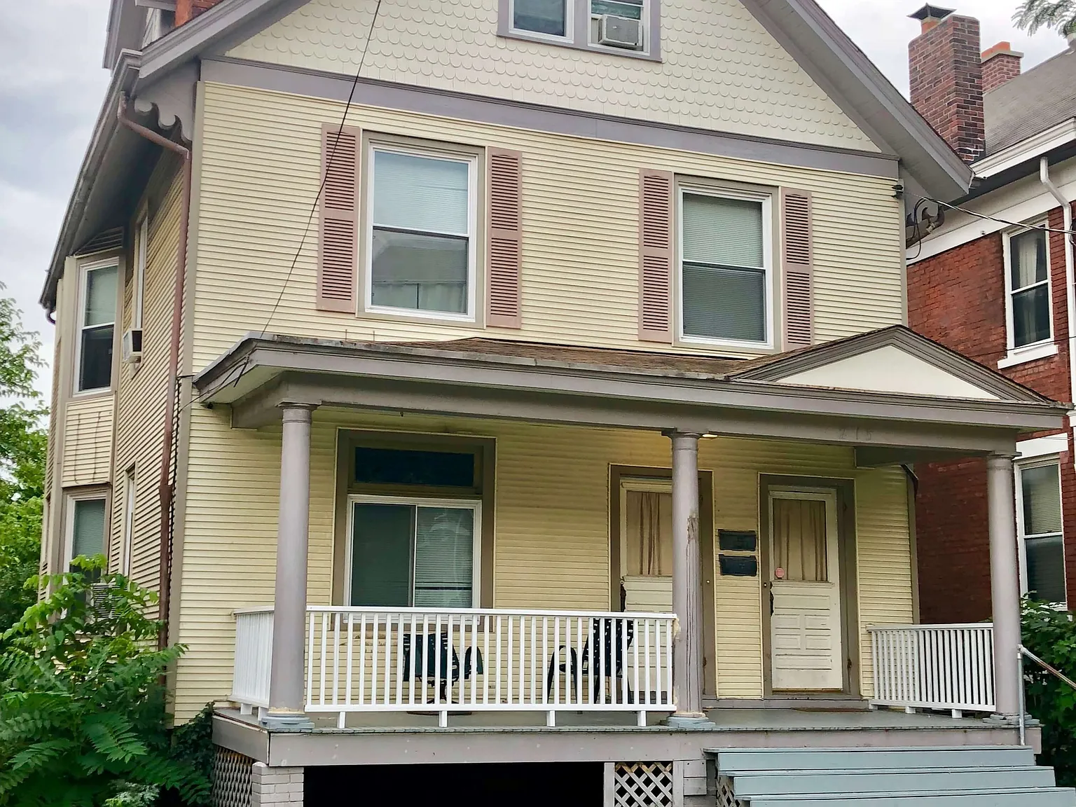 215 Lyon St — Photo 1