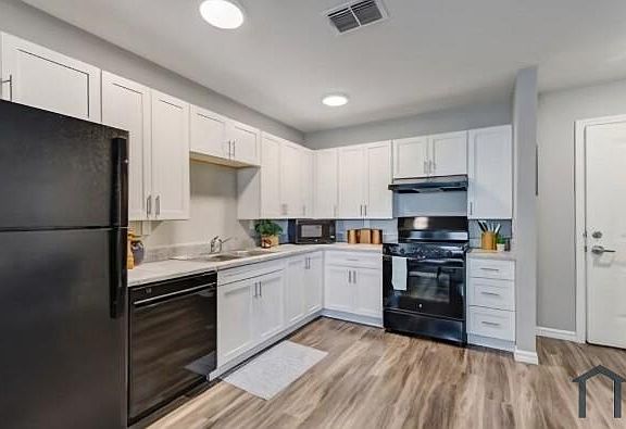 4th image of 650 N Newnan St #2
