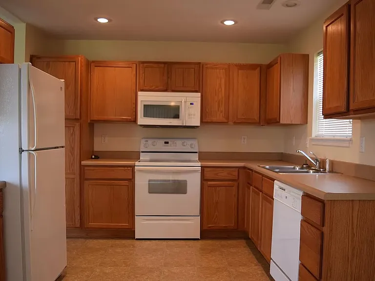 24353 Tanglewood Rd — Photo 8