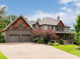 11 Huntington Chase Dr, Asheville, NC 28805