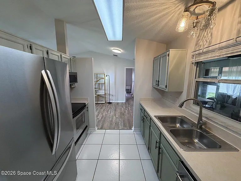 1305 Ambra Dr — Photo 5