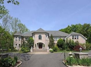3 Algonquin Trl, Saddle River, NJ 07458