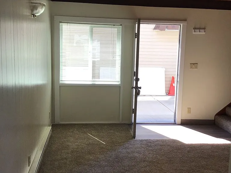840 SW Grove St — Photo 8