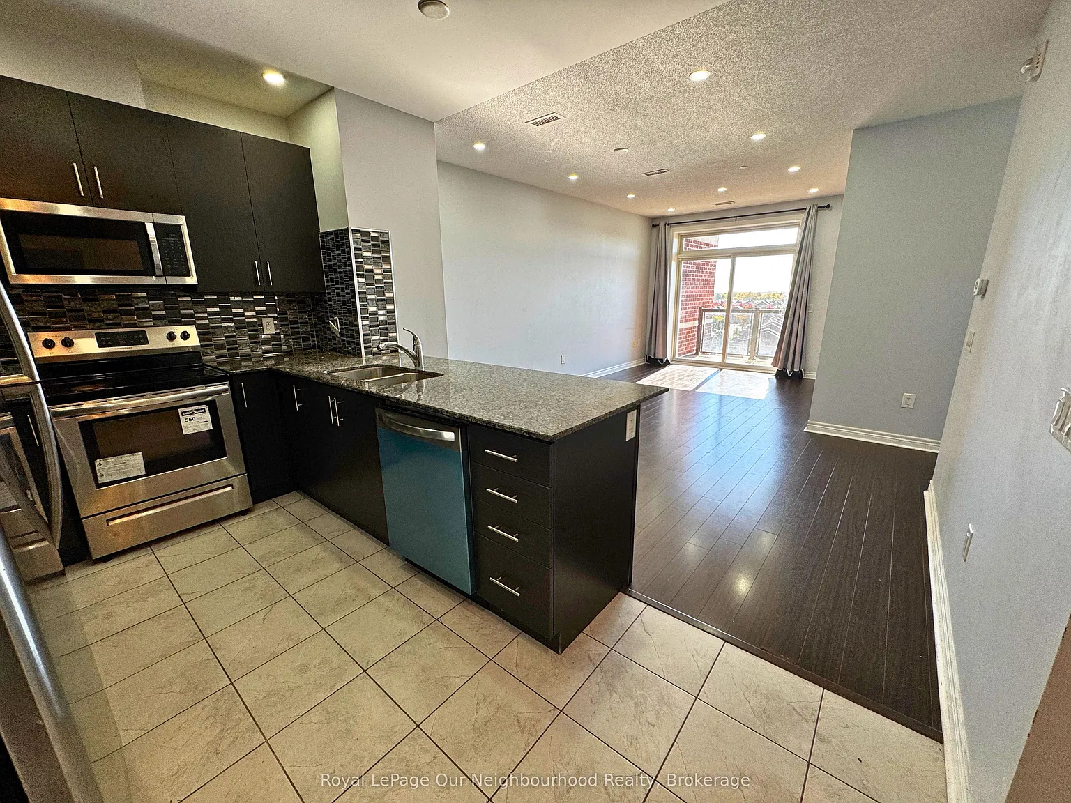 3 bed, $3,000 — Photo 2