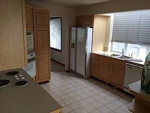 3rd image of 1031 12th St NE