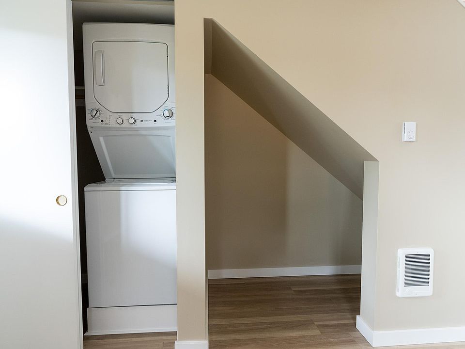 Washer/dryer and large storage area great for bikes.