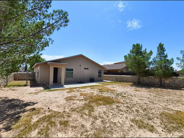 7351 Burntside Ln — Photo 28