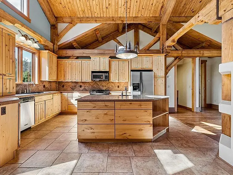 300 Animas Springs Rd — Photo 2
