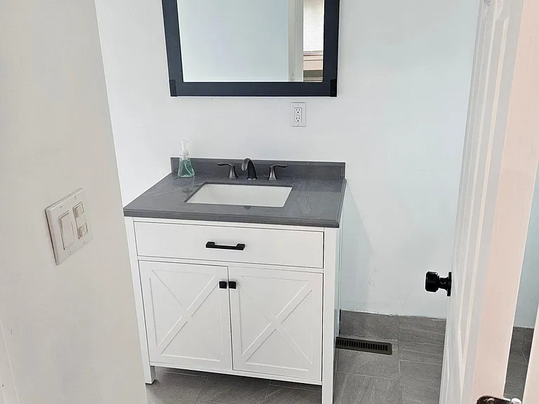 1635 Giddings Rd — Photo 15