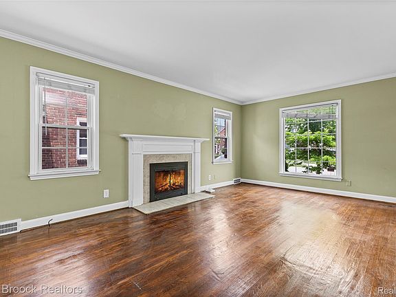 5th image of 4391 Bishop St