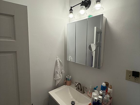 2nd image of 28 Fleet St APT A