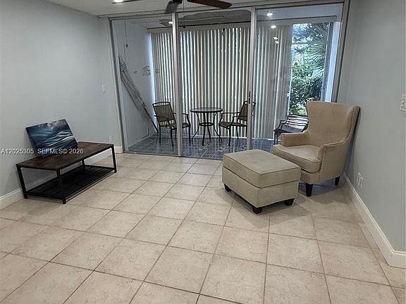 4th image of 942 NE 199th St APT 102