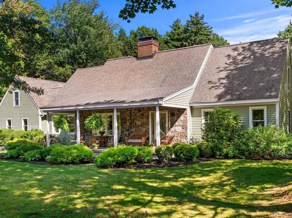16 Gifford Farm Road, Stratham, NH 03885