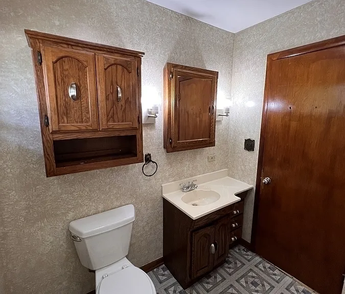 1724 N Green Bay Rd — Photo 13