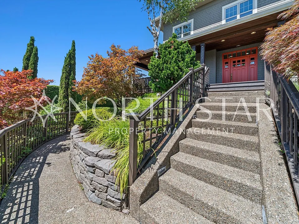 2323 NW Pinnacle Dr