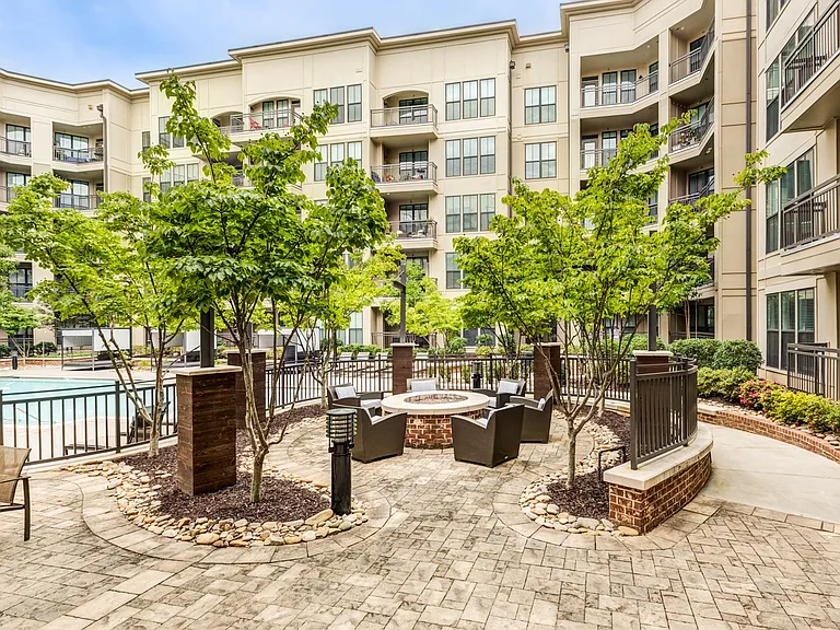 District West — Photo 25