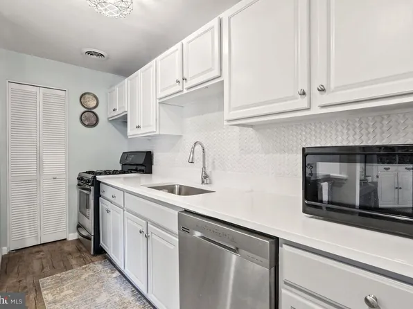 12717 Gordon Blvd APT 120, Woodbridge, VA 22192