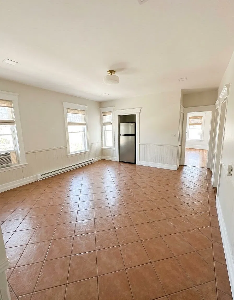 3 bed, 1200 sqft, $2,000 — Photo 1