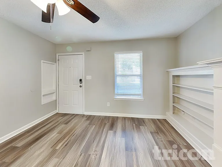 605 Tramore Ct — Photo 4